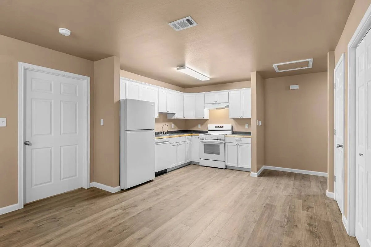 201 S Commerce St in Mart, TX 76664 — Photo 4
