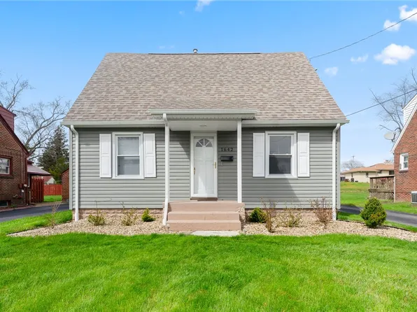 1642 Farrell Ter, Farrell, PA 16121