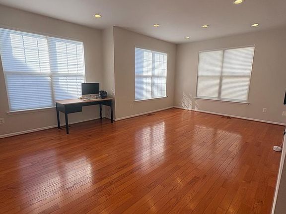 5th image of 3024 Mainstone Dr