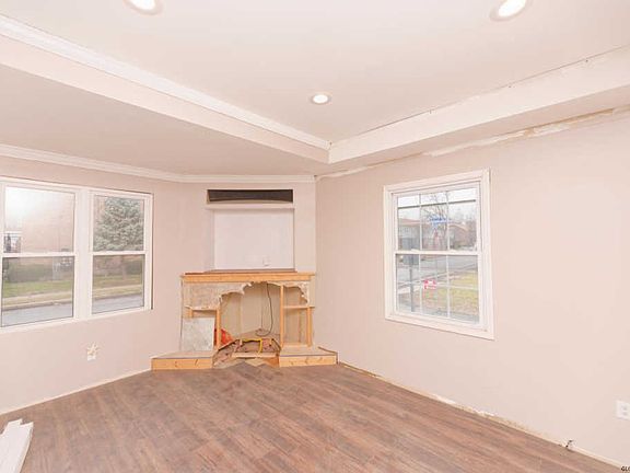5th image of 627 Saratoga St