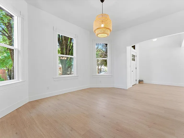 4535 NE Cleveland Ave — Photo 5