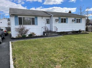 91 S 30th St, Wyandanch, NY
