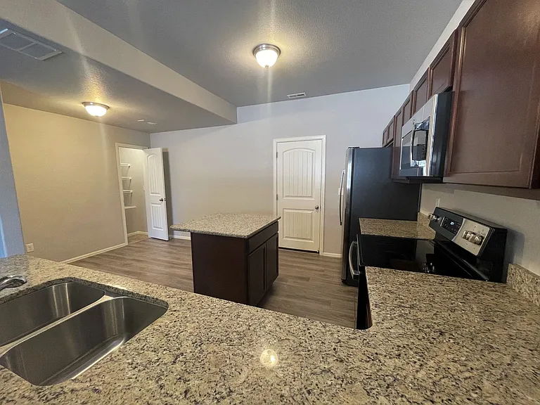 7678 Grand Fir Point — Photo 4