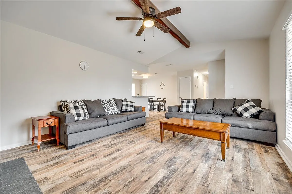 3 bed, 2.0 bath, 1297 sqft, $2,800 — Photo 4
