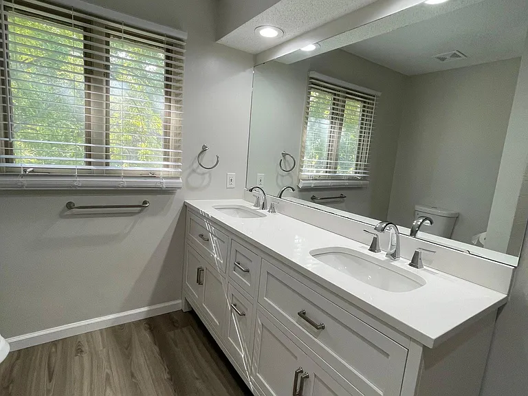 10605 W 108th Ter — Photo 21
