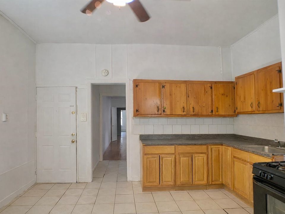 1st image of 176 Hopkins Ave APT 2R