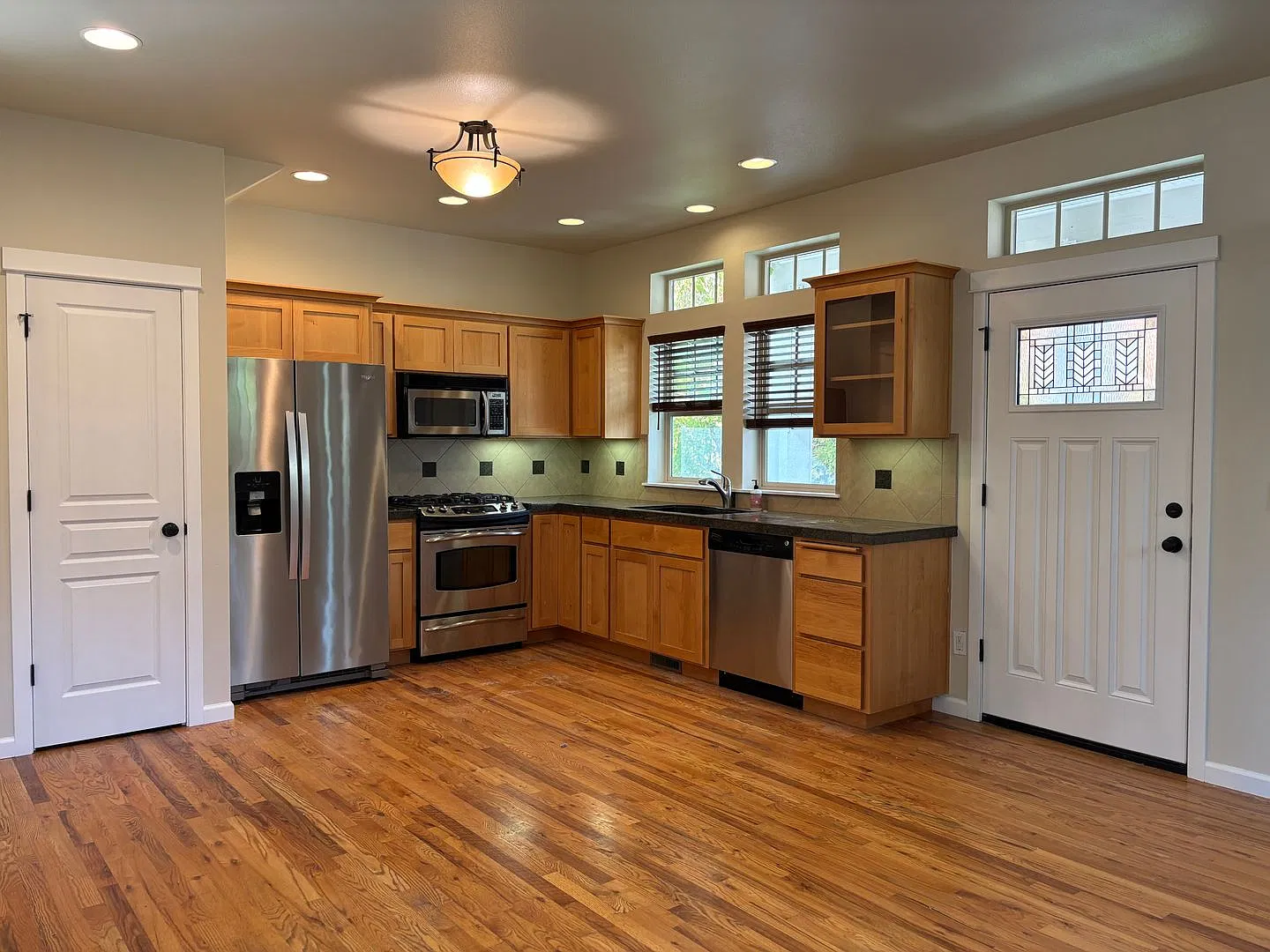 1322 NW Mt. Washington Dr — Photo 4