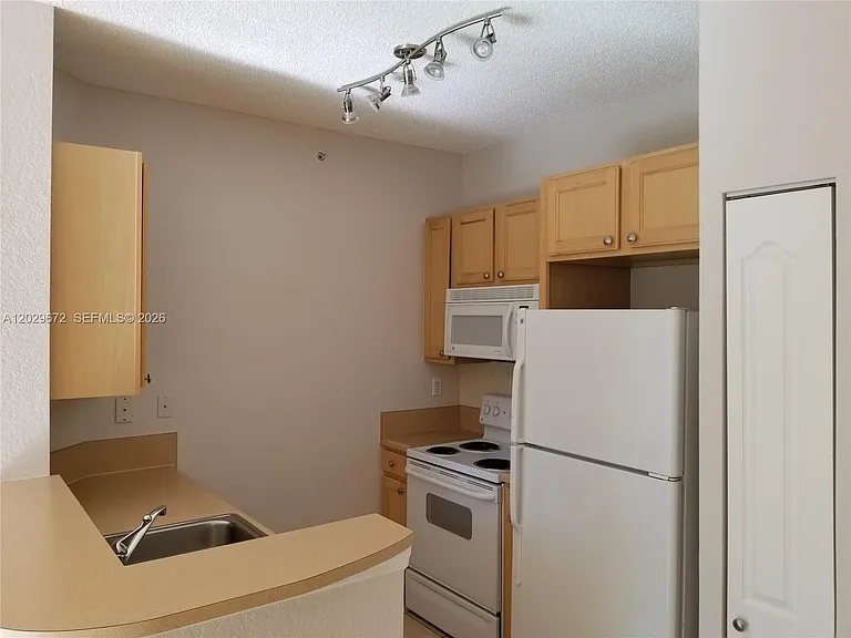 6001 SW 70th St #538 — Photo 2