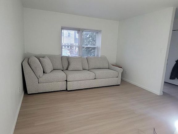 2nd image of 519 Concord Bridge Pl