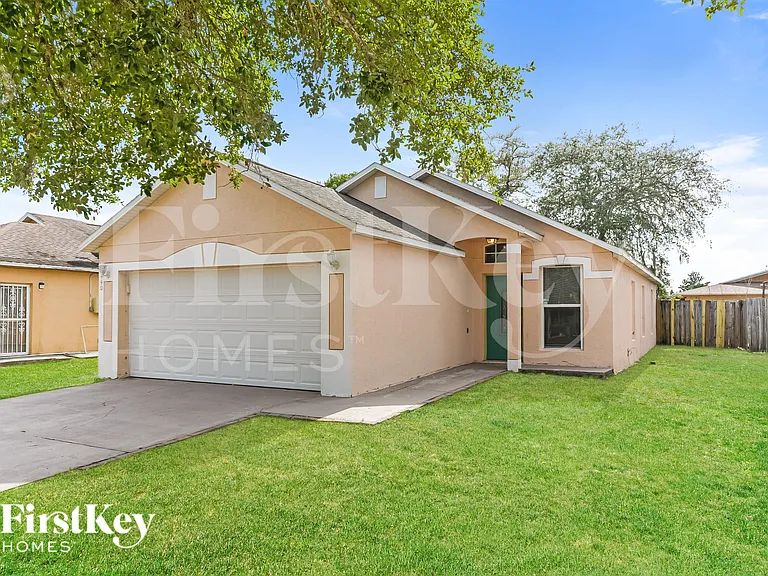 440 Breezeway Dr — Photo 2