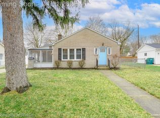 23033 Hawthorne St, Farmington, MI
