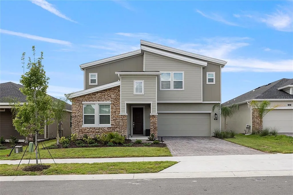 5 bed, 3.0 bath, 3291 sqft, $3,500 — Photo 1