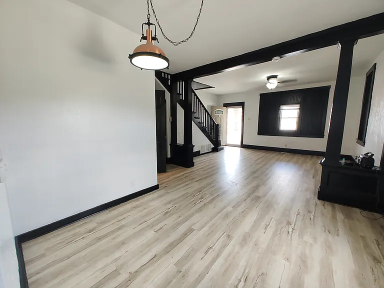 155 W Railroad St — Photo 3