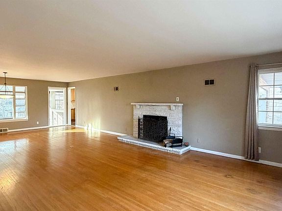 2nd image of 3109 N Bigelow St