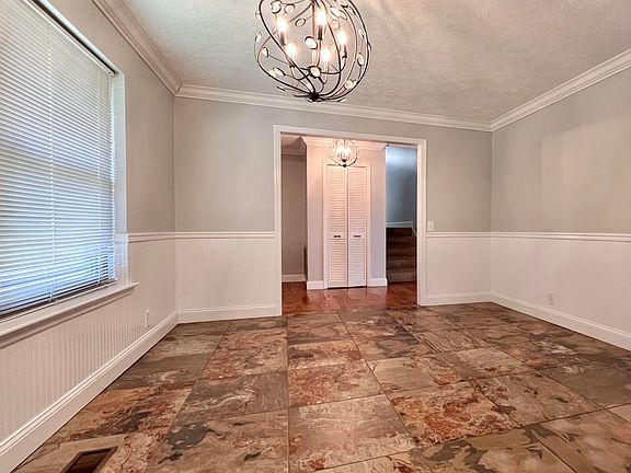 3rd image of 226 Pine Grove Rd