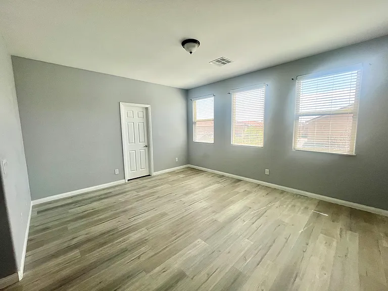 576 Glassford Ct — Photo 26