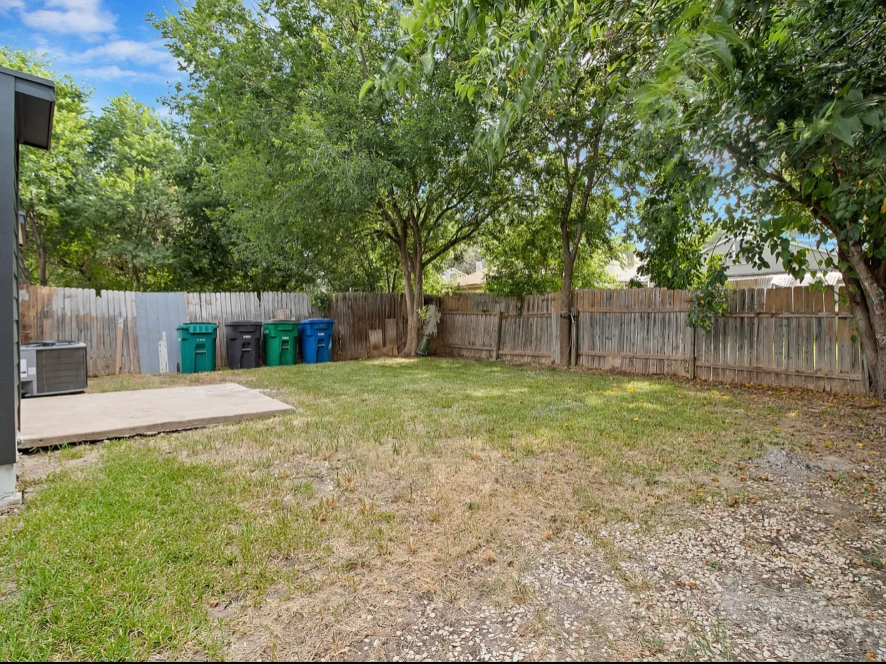 3 bed, 1131 sqft, $1,600 — Photo 3