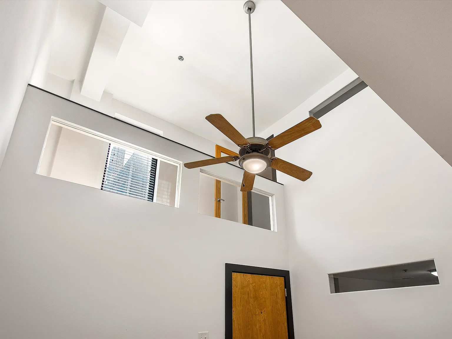 Grace Street 306 E - 206 — Photo 3
