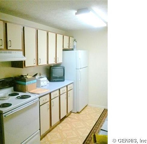 2nd image of 51 Camelot Ct
