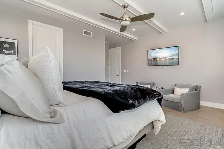 710 E Ave — Photo 33