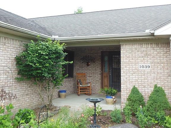 2nd image of 1039 Woods View Ct