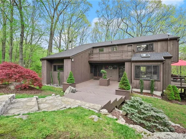 4 Old Gate Lane, Newtown, CT 06470