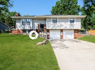 6924 NW Pleasant View Dr, Kansas City, MO 64152