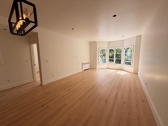 4th image of 230 Castro St APT 3