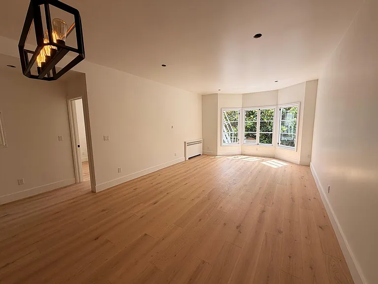 230 Castro St #3 — Photo 4