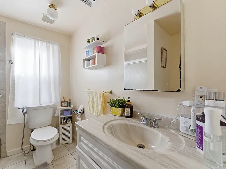 270 Westervelt Pl — Photo 8
