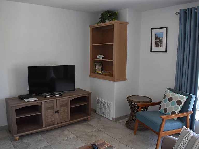 355 Hinds Ave — Photo 10