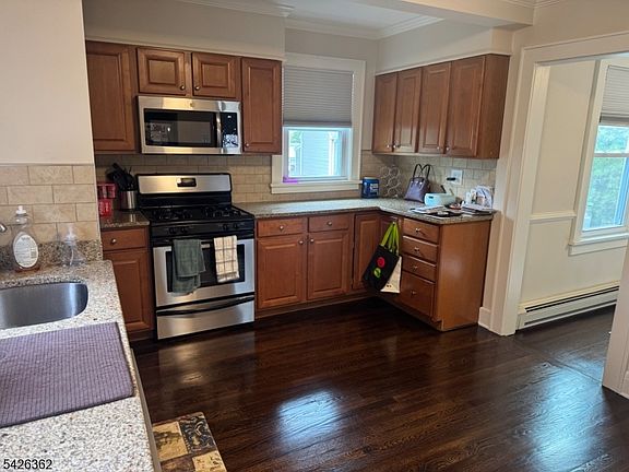 4th image of 820 North Ave W