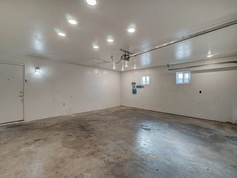 2133 W Morten Ave — Photo 18
