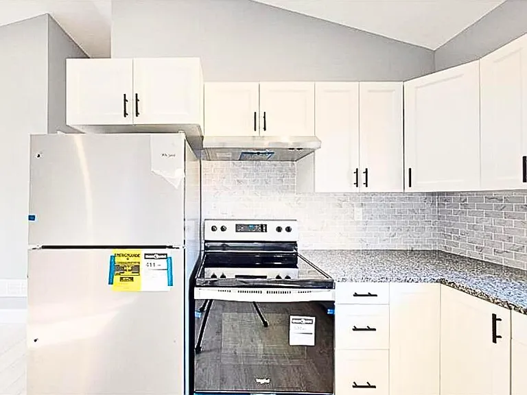 77 Godfrey Dr — Photo 7
