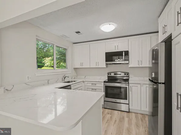 1504 Summerchase Ct #A, Reston, VA 20194