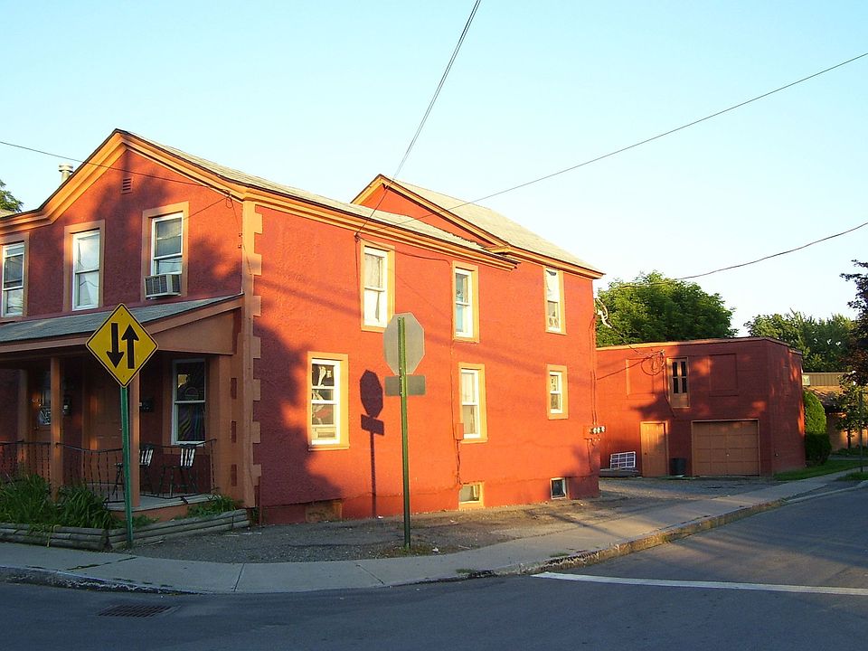 1st image of 39 Phoenix St #2
