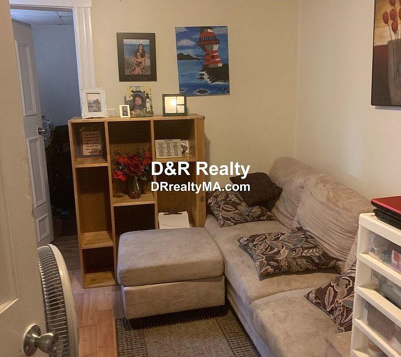 2nd image of 335 Chelsea St