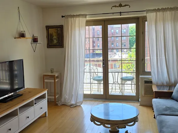8375 117th St APT 5E, Richmond Hill, NY 11418