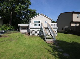 105 Manor Ave, Fox Lake, IL 60020