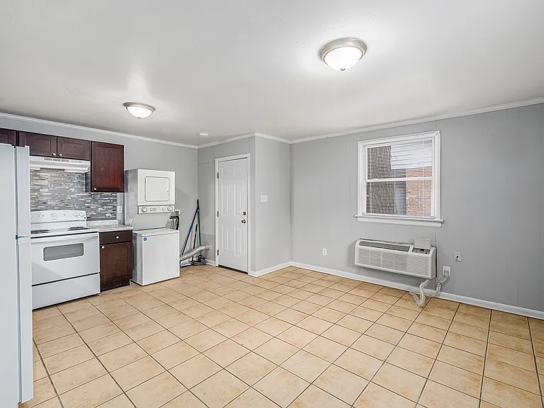 6741 Richmond Hwy #5B — Photo 2
