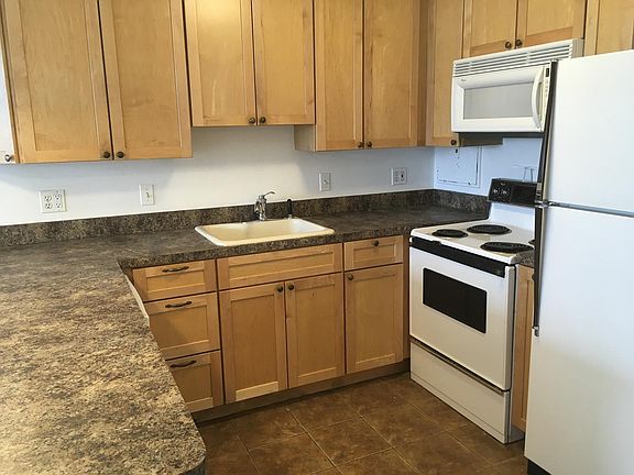 3rd image of 555 W Cornelia Ave APT 1106