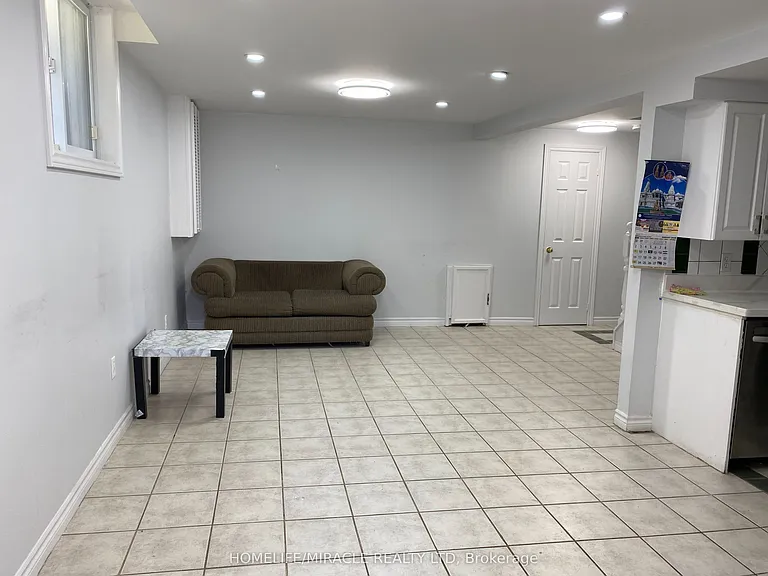 204 Delaney Dr #BASEMENT — Photo 3