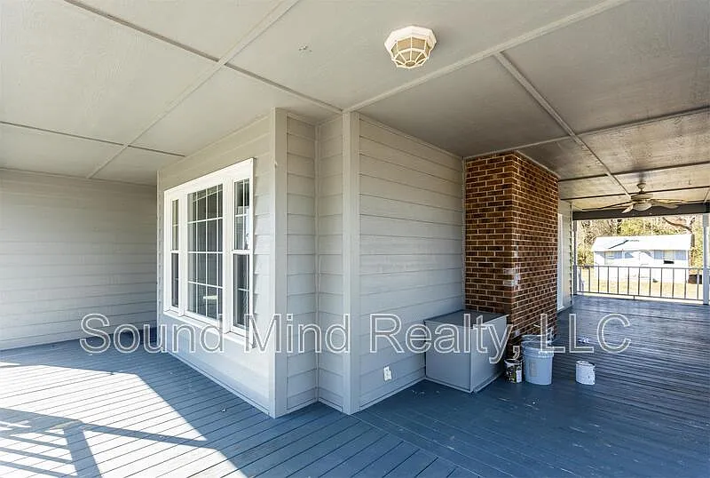 3 bed, 2.0 bath, 1476 sqft, $1,695 — Photo 3
