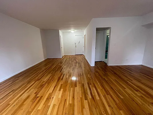 Rented by KNOCKKNOCK LLC | media 6