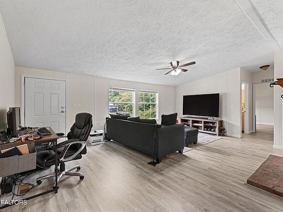 2nd image of 10721 Dogwood Rd
