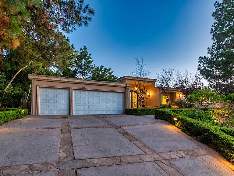 1915 Loma Vista Dr — Photo 5