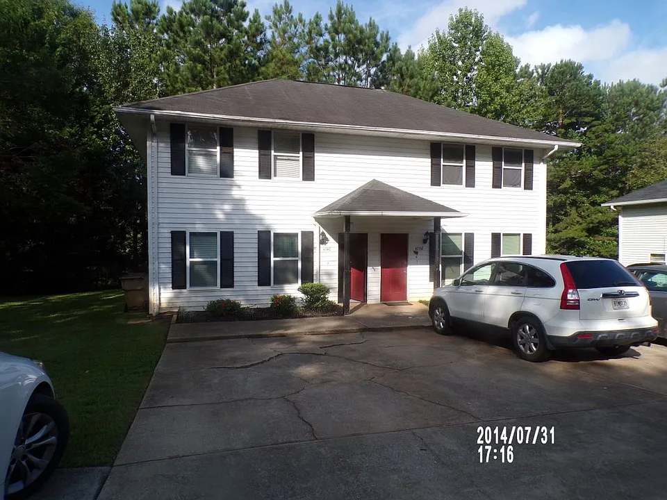 4740 Chariot Dr