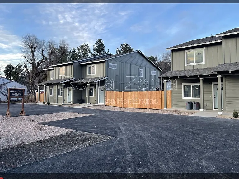 663 SE Dunham St #2 — Photo 20