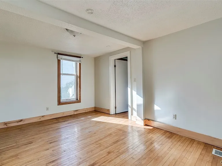 544 S Mechanic St — Photo 22