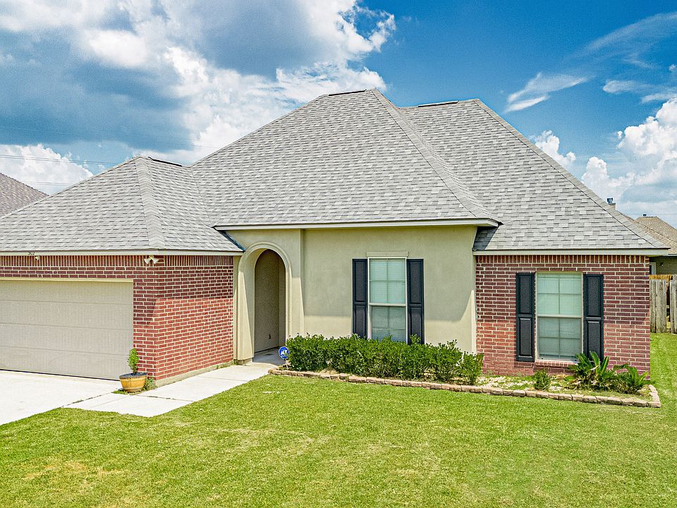 1st image of 302 Country Lakes Trl